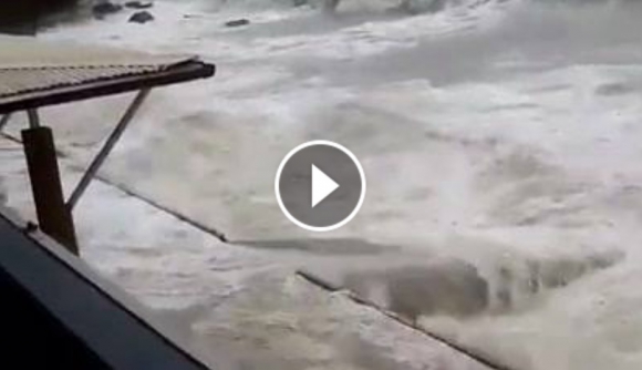 昨日Damai Beach风大雨大浪大